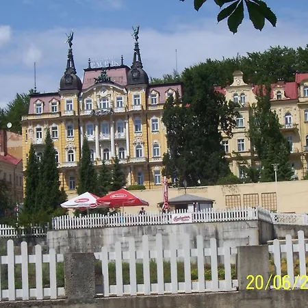 Topapartmany Lesni マリアーンスケー・ラーズニェ